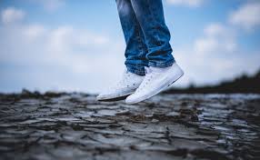 12 Best Shoes to Wear with Jeans for Guys